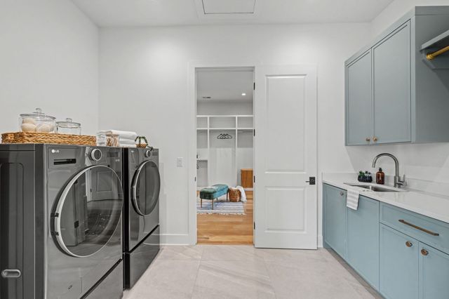 6412A Premier Dr, Nashville, TN 37209