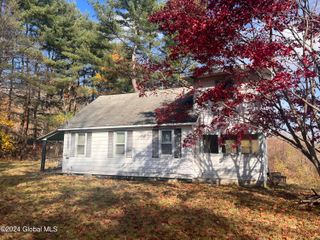 123 Iroquois Trail Road, Amsterdam, NY 12177
