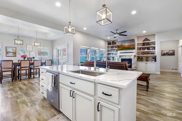 781 Midnight Sun Loop, Twin Falls, ID 83301