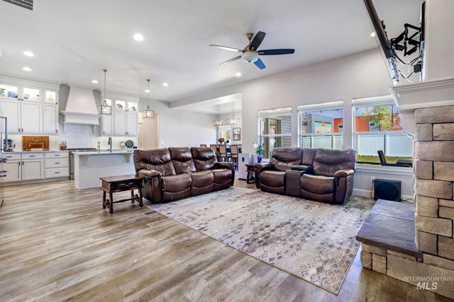 781 Midnight Sun Loop, Twin Falls, ID 83301