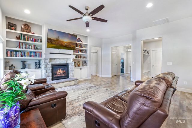 781 Midnight Sun Loop, Twin Falls, ID 83301