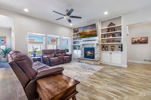 781 Midnight Sun Loop, Twin Falls, ID 83301