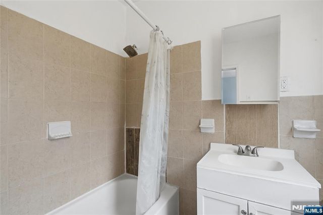 6605 Durham Avenue, North Bergen, NJ 07047
