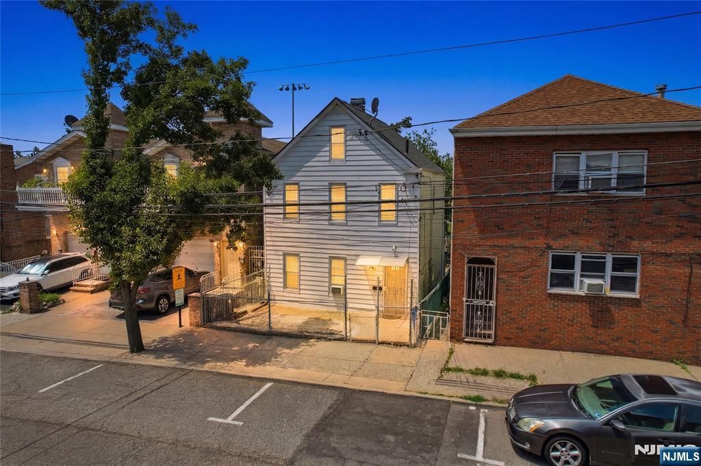 6605 Durham Avenue, North Bergen, NJ 07047
