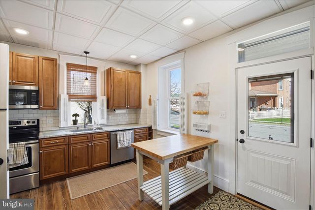 5890 MAIN ST, East Petersburg, PA 17520