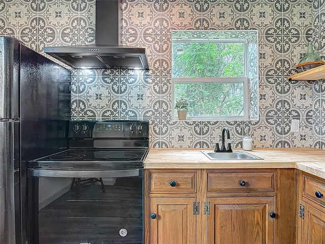 601 N ADELLE AVENUE, Deland, FL 32720