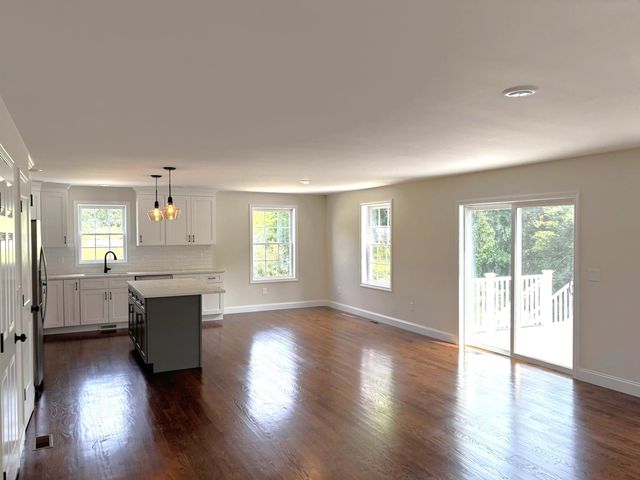111 Sewalls Falls Road, Concord, NH 03303