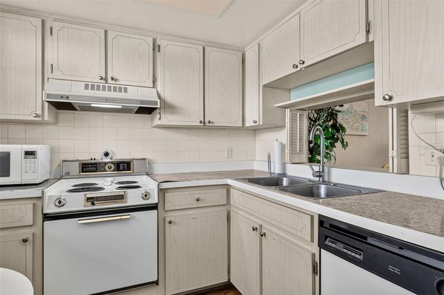 10215 REGAL DRIVE 18, Largo, FL 33774