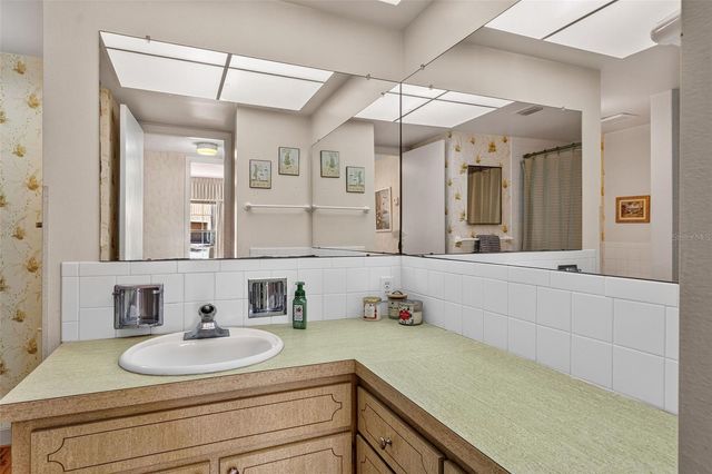 10215 REGAL DRIVE 18, Largo, FL 33774