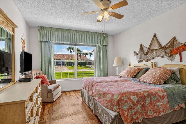 10215 REGAL DRIVE 18, Largo, FL 33774