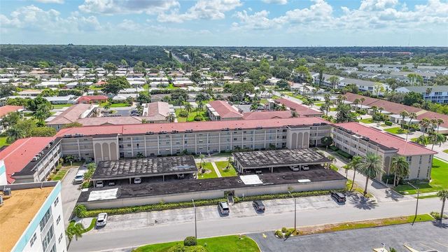 10215 REGAL DRIVE 18, Largo, FL 33774
