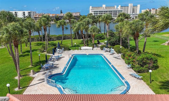 10215 REGAL DRIVE 18, Largo, FL 33774
