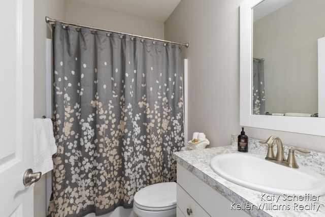 6960 E Rain Garden Lane NE, Rockford, MI 49341