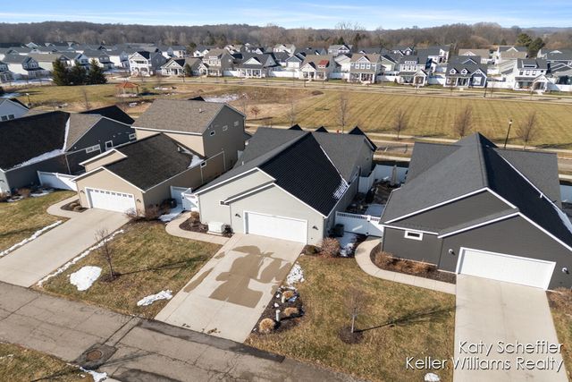 6960 E Rain Garden Lane NE, Rockford, MI 49341