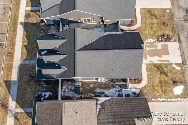 6960 E Rain Garden Lane NE, Rockford, MI 49341