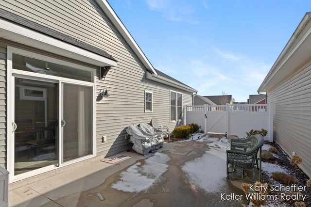 6960 E Rain Garden Lane NE, Rockford, MI 49341