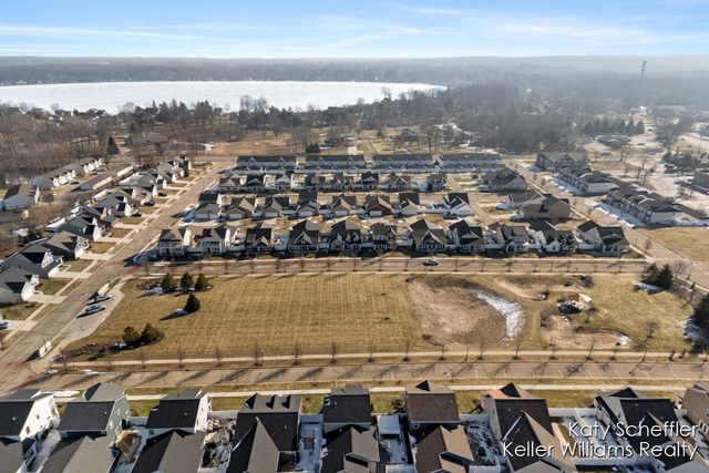 6960 E Rain Garden Lane NE, Rockford, MI 49341