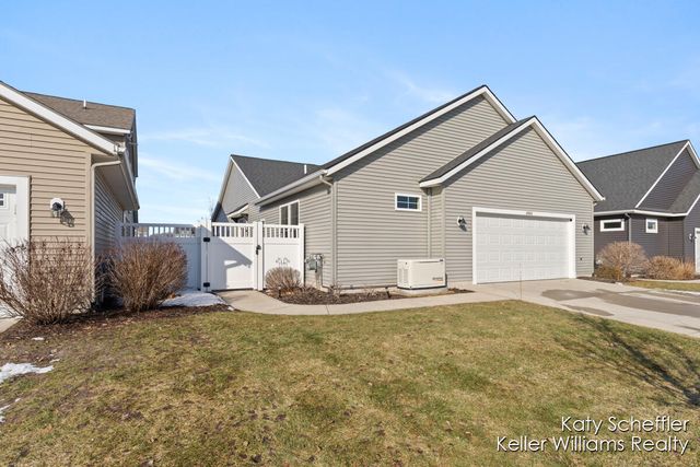 6960 E Rain Garden Lane NE, Rockford, MI 49341
