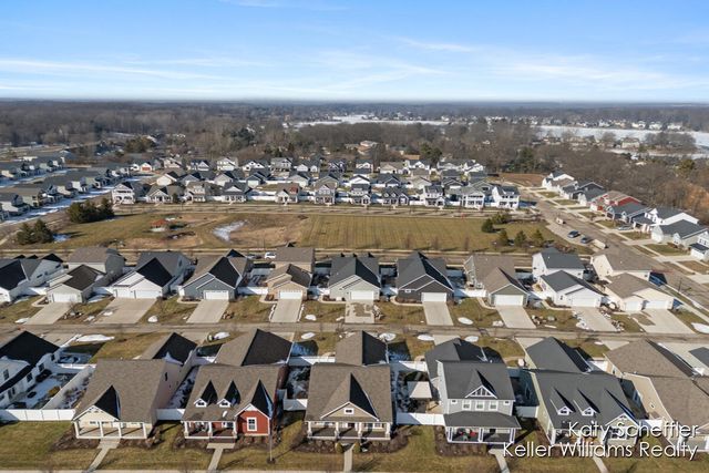 6960 E Rain Garden Lane NE, Rockford, MI 49341