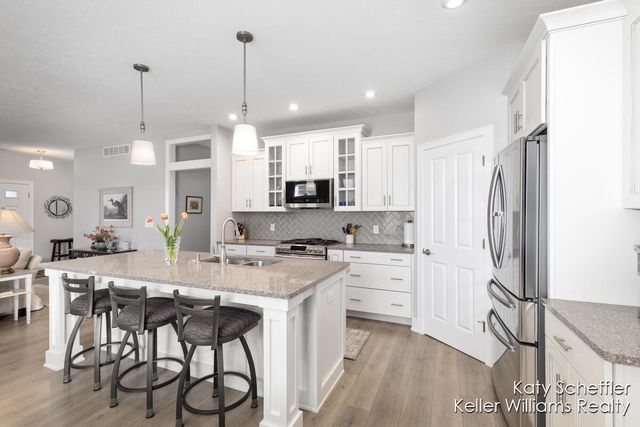 6960 E Rain Garden Lane NE, Rockford, MI 49341