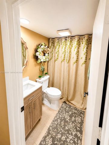 2589 Garden 2589, Hollywood, FL 33026