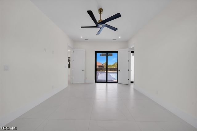 2421 Santa Barbara BLVD N, Cape Coral, FL 33993