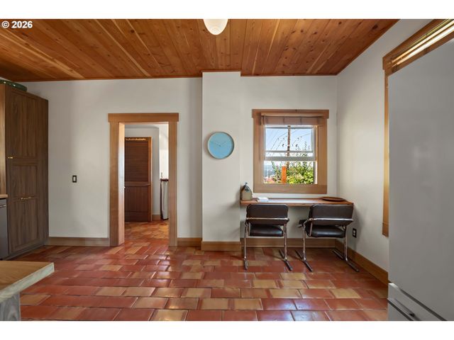 1692 FRANKLIN Ave, Astoria, OR 97103
