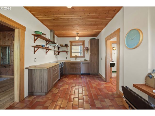 1692 FRANKLIN Ave, Astoria, OR 97103