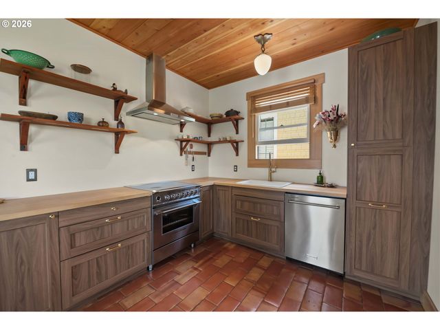 1692 FRANKLIN Ave, Astoria, OR 97103