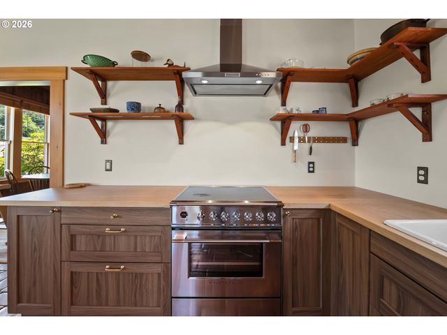 1692 FRANKLIN Ave, Astoria, OR 97103