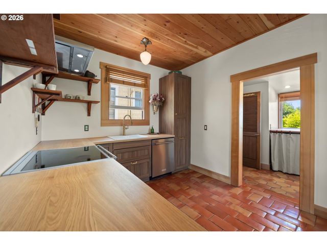 1692 FRANKLIN Ave, Astoria, OR 97103