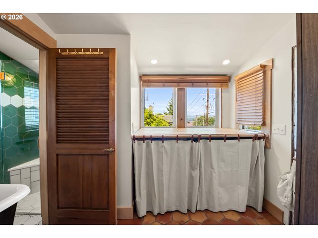 1692 FRANKLIN Ave, Astoria, OR 97103