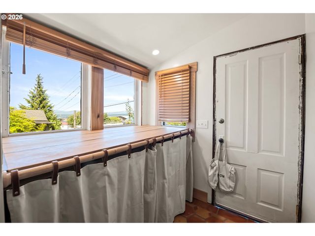 1692 FRANKLIN Ave, Astoria, OR 97103