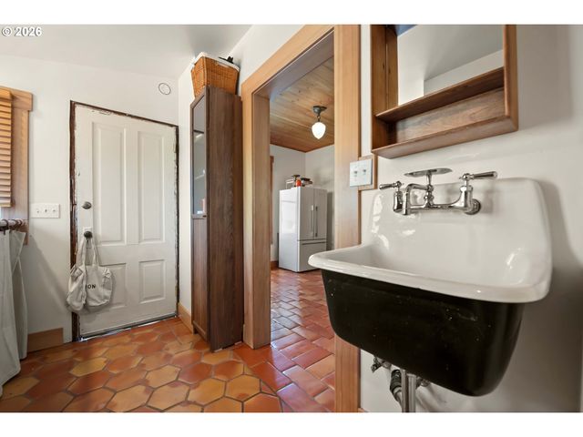 1692 FRANKLIN Ave, Astoria, OR 97103