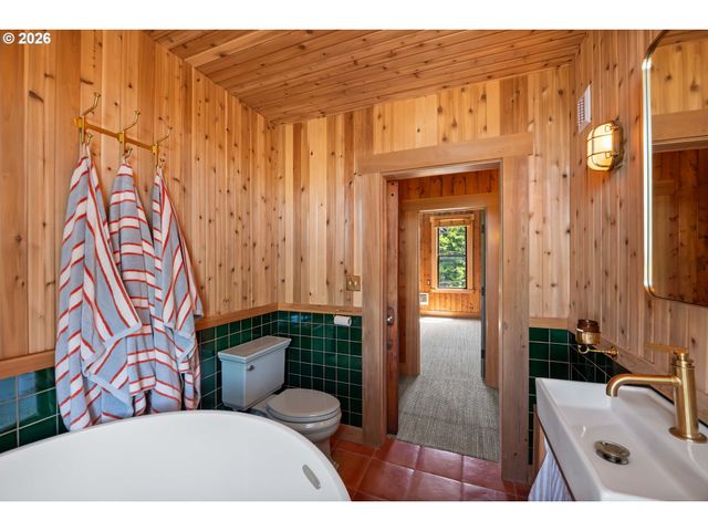 1692 FRANKLIN Ave, Astoria, OR 97103