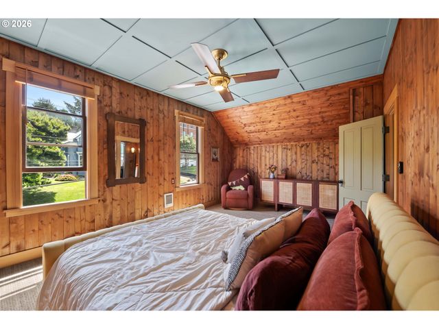 1692 FRANKLIN Ave, Astoria, OR 97103