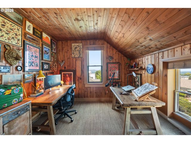 1692 FRANKLIN Ave, Astoria, OR 97103