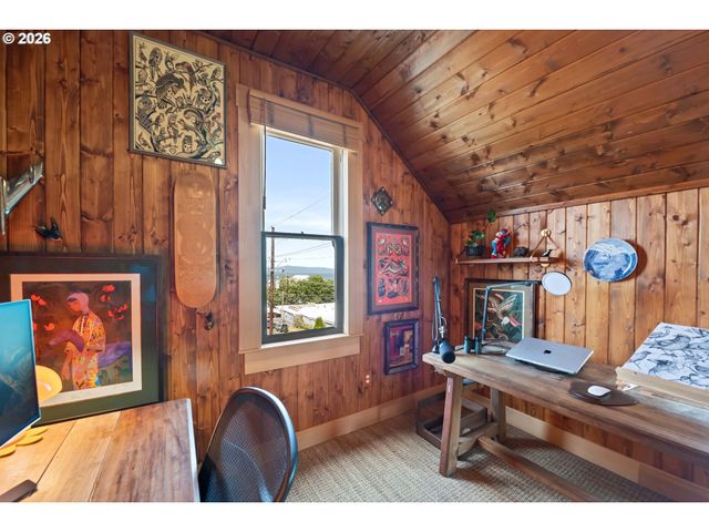 1692 FRANKLIN Ave, Astoria, OR 97103
