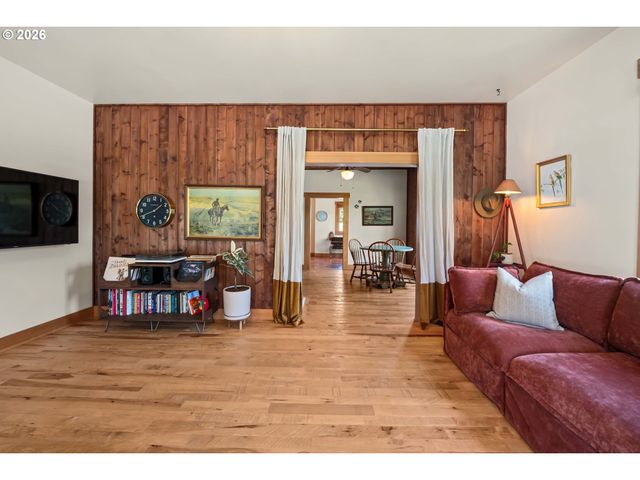 1692 FRANKLIN Ave, Astoria, OR 97103