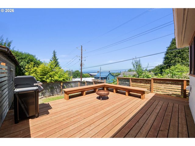 1692 FRANKLIN Ave, Astoria, OR 97103