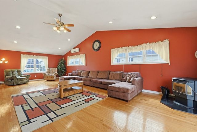 49 Brown St, Attleboro, MA 02703