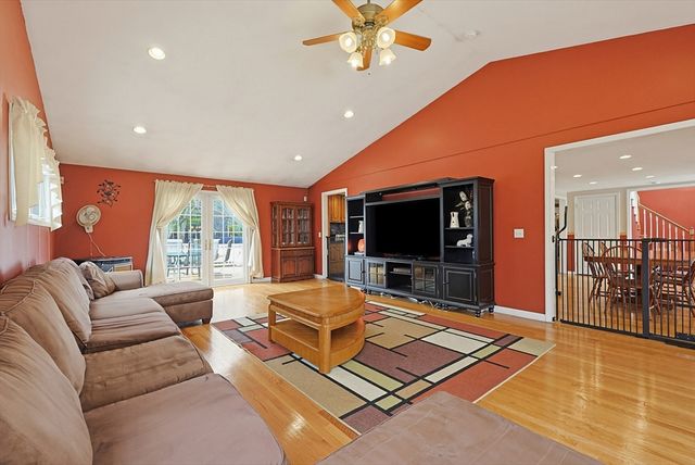 49 Brown St, Attleboro, MA 02703