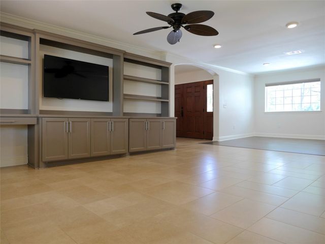 5722 N Braeswood Boulevard, Houston, TX 77096