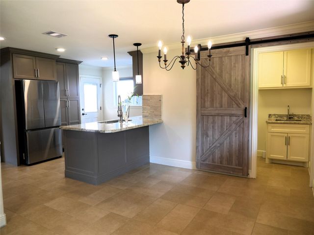 5722 N Braeswood Boulevard, Houston, TX 77096