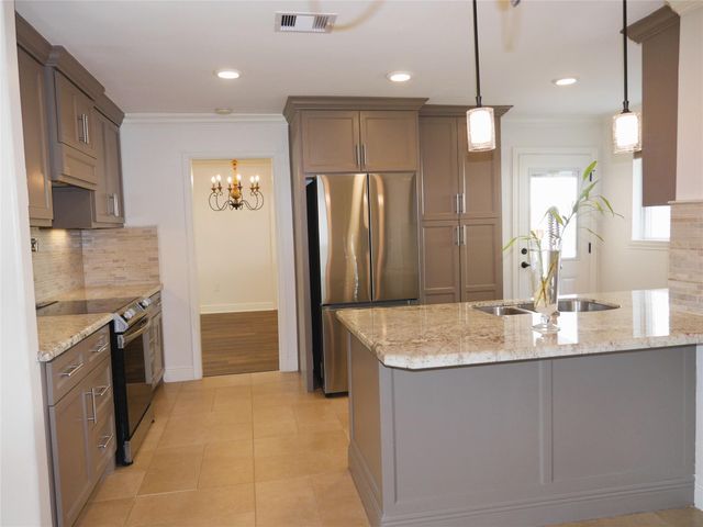 5722 N Braeswood Boulevard, Houston, TX 77096