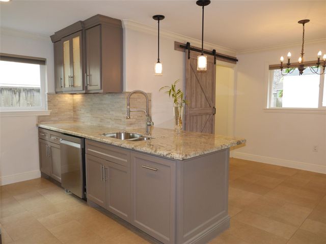 5722 N Braeswood Boulevard, Houston, TX 77096