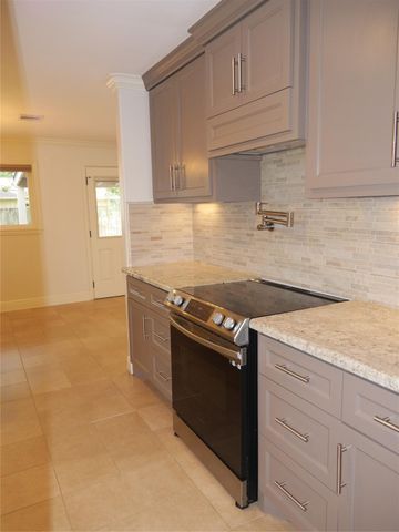 5722 N Braeswood Boulevard, Houston, TX 77096
