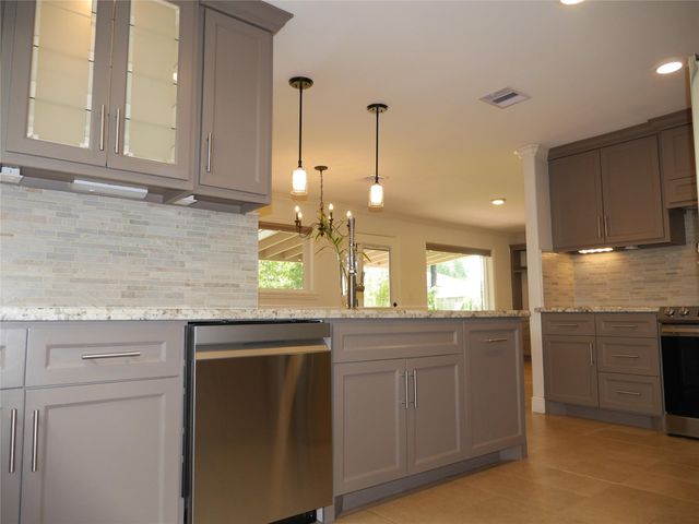 5722 N Braeswood Boulevard, Houston, TX 77096