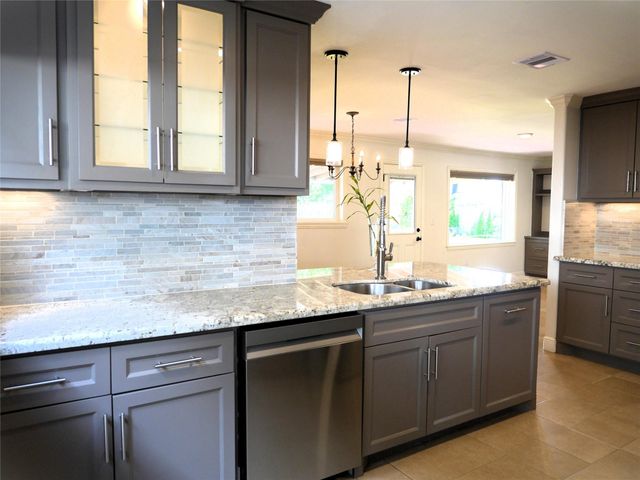 5722 N Braeswood Boulevard, Houston, TX 77096