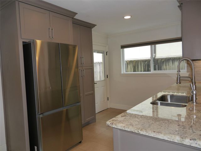5722 N Braeswood Boulevard, Houston, TX 77096